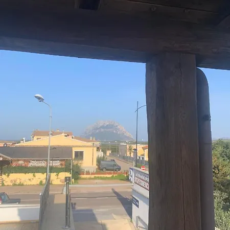 Bella Vista Su Tavolara 아파트